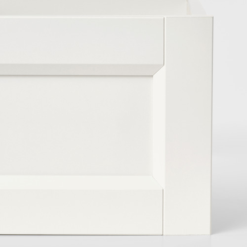 Primer plano del cajón blanco; Líneas suaves, limpias, materiales de calidad.