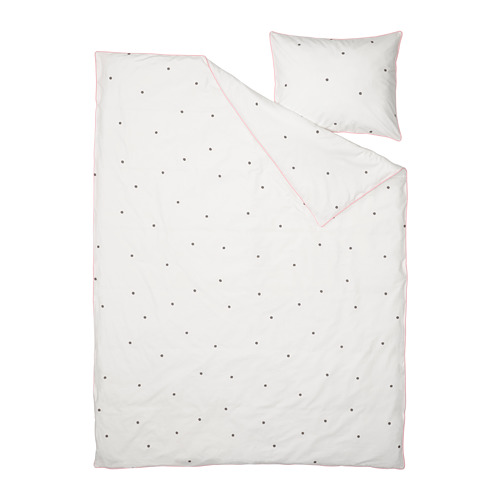 Juego de ropa de cama blanca con lunares negros y ribetes rosas, incluye edredón y almohada.