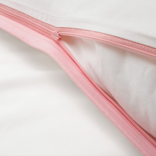 Cremallera en la funda nórdica rosa, con detalle de cierre.