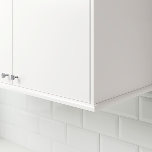 Mueble blanco con pomos y luz de cruce.