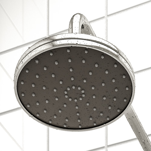 Cabezal de ducha con función de rociado completo, que muestra gotas de agua, montado en una pared de azulejos.