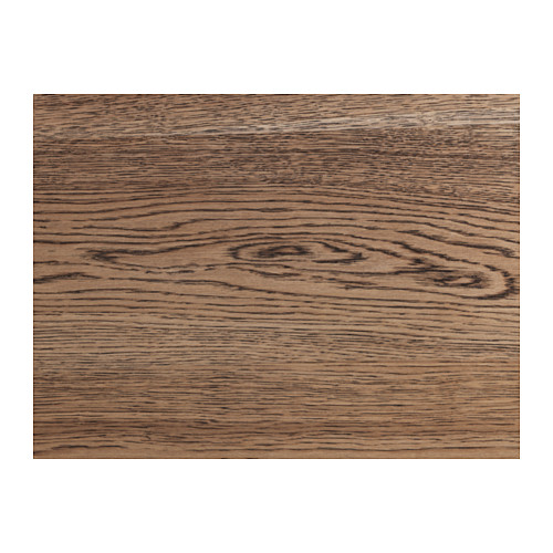 Tablero de roble rico, bien elaborado con un acabado suave y duradero. Granulado natural y variaciones de color visibles, lo que garantiza la singularidad.