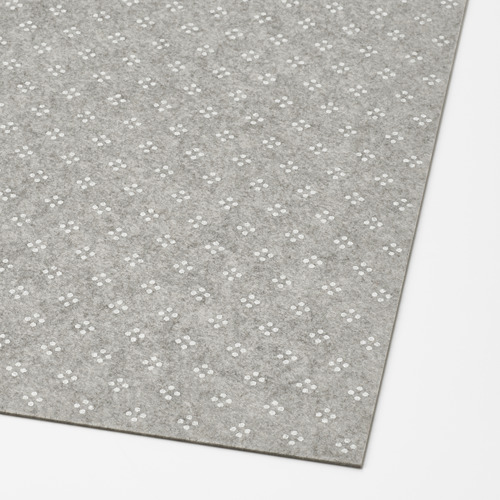 Una alfombrilla de cajón gris con pequeños puntos blancos, diseñada para evitar el deslizamiento y proteger las superficies.