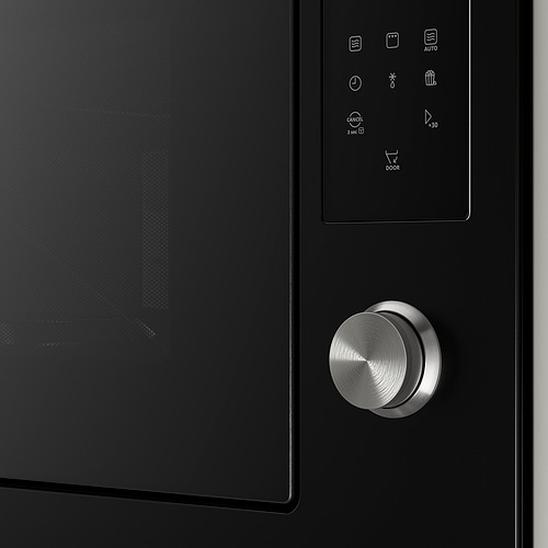 Panel de control de microondas negro con perillas plateadas y pantalla digital.