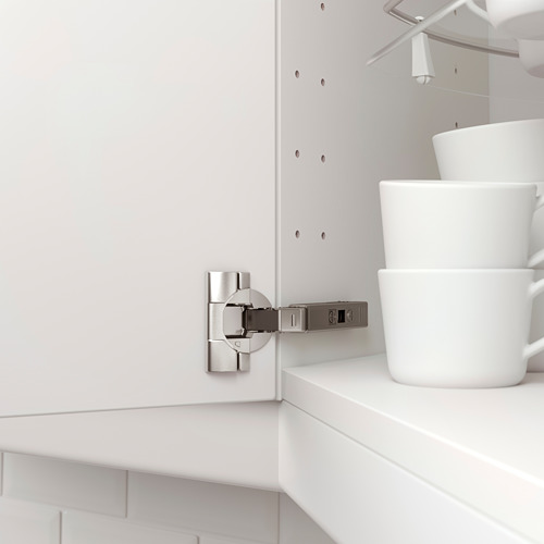 Un primer plano de la bisagra de un armario de cocina conecta una puerta; Es ajustable y se utiliza para una unidad de esquina.