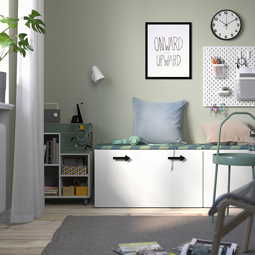 Oficina en casa con banco SMÅSTAD. Diseño limpio, blanco, líneas elegantes. Perfecto para espacios pequeños, cabe debajo del escritorio.