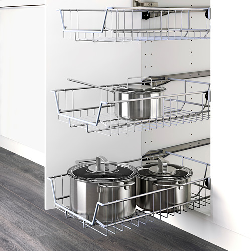 Mueble de cocina metálico con 3 cestas de alambre que sujetan ollas.