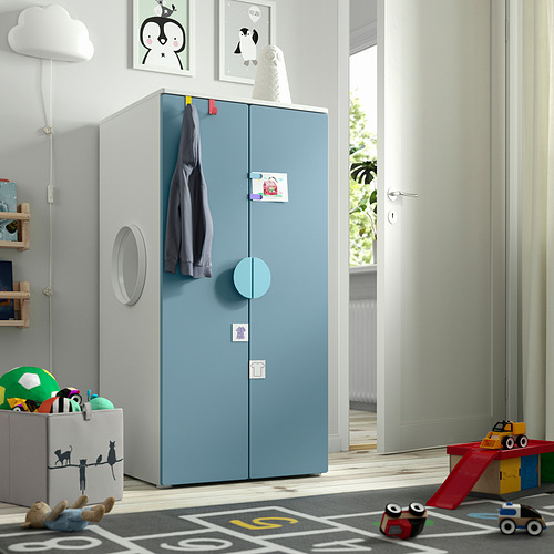 SMÅSTAD armario infantil azul con juguetes.