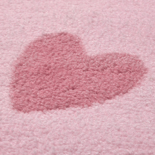 Alfombra rosa suave y afelpada en primer plano, que muestra la textura de calidad de las fibras de poliéster recicladas.