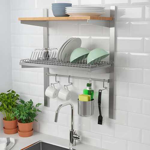Almacenamiento de cocina montado en la pared con rejillas de acero inoxidable, escurridor de platos, tazas para colgar y una bandeja extraíble para secar platos y ahorrar espacio en el mostrador.