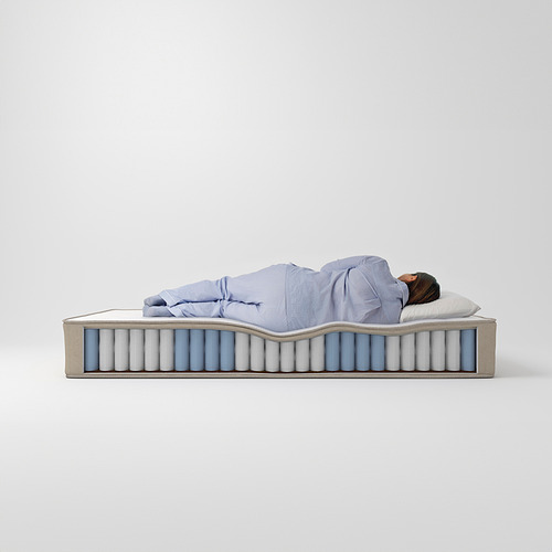 Persona durmiendo sobre un colchón VATNESTRÖM extra firme azul con muelles ensacados y materiales naturales.