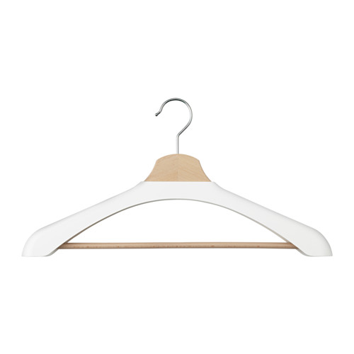 Un moldeador de hombros blanco para percha, diseñado para preservar las formas de suéter y blusa.