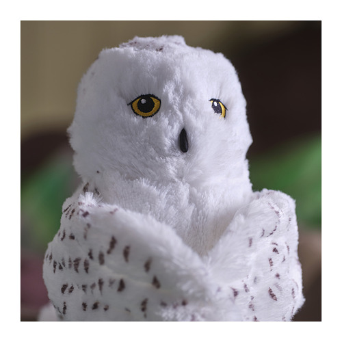 Suave juguete de búho de peluche con ojos bordados detallados y expresión serena; Blanco con patrón marrón moteado.
