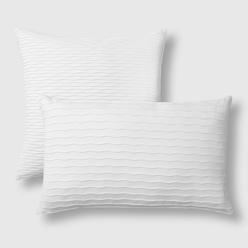 Almohadas de felpa con fundas de terciopelo de algodón, rellenas de plumón para mayor suavidad.