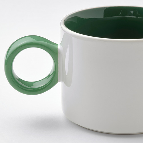 Taza con asa verde, blanca, brillante por dentro.