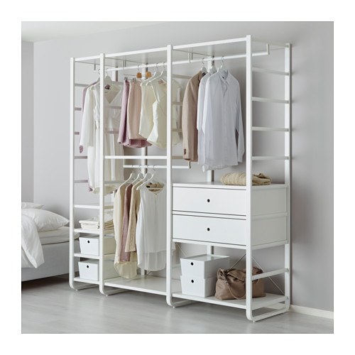 Armario modular ELVARLI con estantes ajustables y barras para colgar para un almacenamiento eficiente de la ropa.