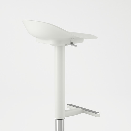 Moderna silla blanca regulable en altura con diseño elegante y reposapiés cromado. Perfecto para uso en la oficina o en el hogar.
