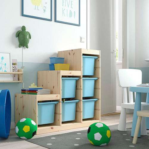 Almacenamiento TROFAST con madera clara, contenedores azules, amarillos y juguetes para niños.