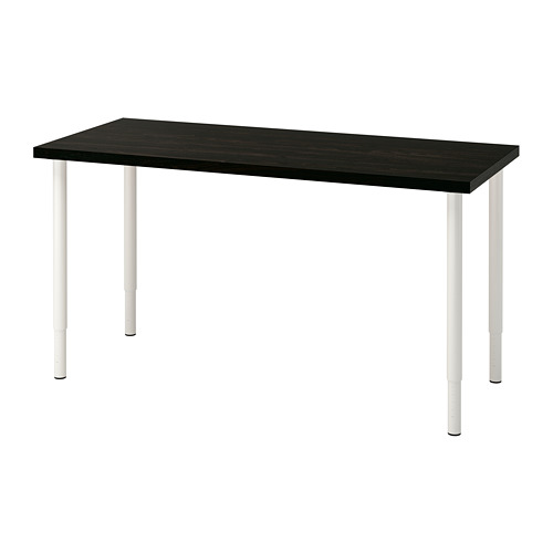 LAGKAPTEN: escritorio rectangular moderno, tapa negra, patas blancas, altura ajustable, diseño minimalista, materiales sostenibles.