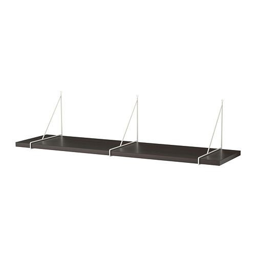 Una estantería de pared BERGSHULT en gris oscuro con soportes metálicos blancos. Tiene un diseño elegante y moderno con bordes biselados y lisos.