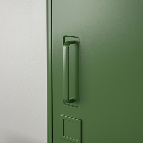 Puerta de metal verde con tirador elegante, acabado de calidad.