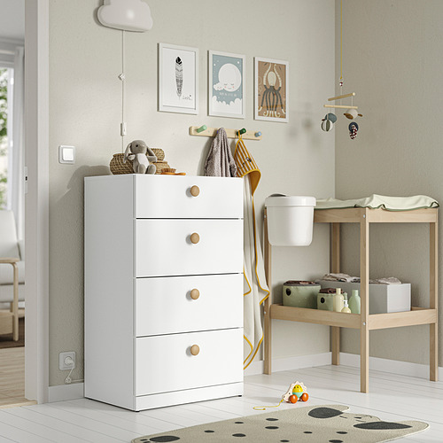 Cuarto infantil con cajonera LASTARE , juguetes y cambiador de madera.