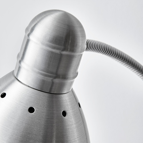 Lámpara de pie moderna con cuello metálico ajustable, perfectamente angulada para la lectura.