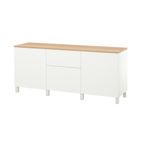 Aparador BESTÅ blanco con tapa de madera, estantes ajustables y patas metálicas.