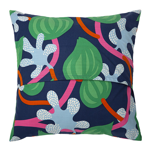 Almohada cuadrada verde MÄVINN, bordada con follaje colorido, principalmente verde y azul, hecha a mano con algodón.