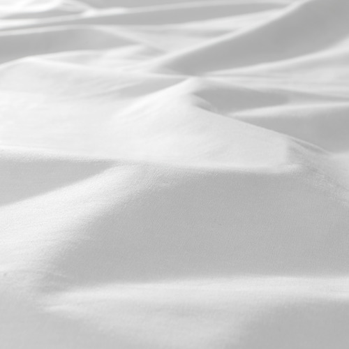 Sábana nítida y suave con sombras intrincadas, lo que indica una textura y un tejido de alta calidad.