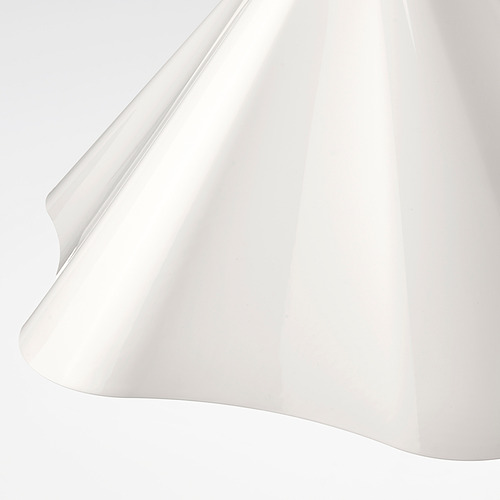 Lámpara colgante con forma elegante y asimétrica; superficie lisa y luminosa; Diseño moderno y acogedor.
