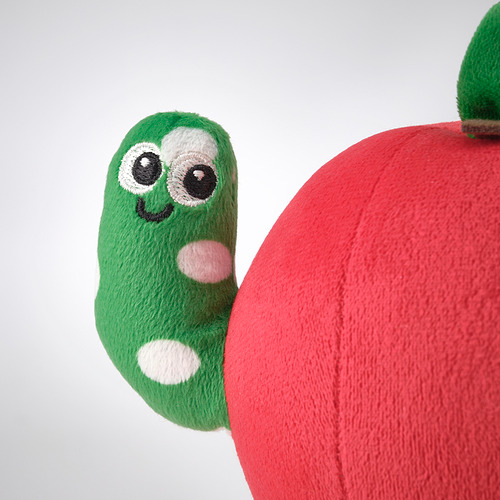 Manzana de juguete suave con gusano verde asomando, materiales de alta calidad, diseño lindo.