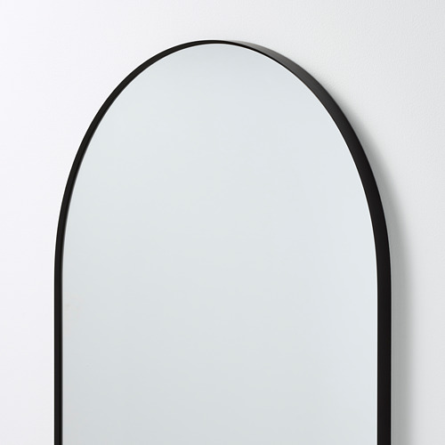 Espejo en forma de arco con elegante marco negro; Diseño de alta calidad, moderno y elegante.