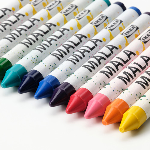 Set de lápices de colores en tonos vivos, cuidadosamente dispuestos, que muestran la marca MÅLA en letras oscuras y negritas sobre barriles blancos. Ideal para jóvenes artistas.