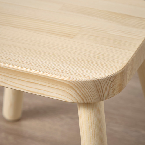 Taburete infantil de madera, pino liso y duradero con bordes redondeados.