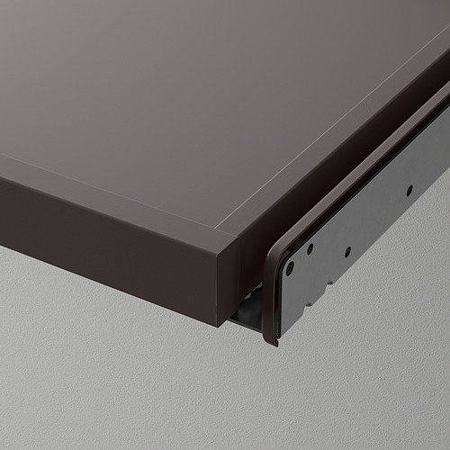 Cajón oscuro con acabado liso y apagado. El primer plano muestra un riel de metal resistente y una función de extracción amortiguada. Diseño elegante y duradero.