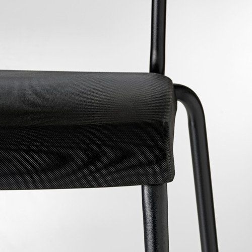 Taburete de bar moderno negro con asiento acolchado y estructura metálica. Diseño duradero y cómodo para uso en mostrador.
