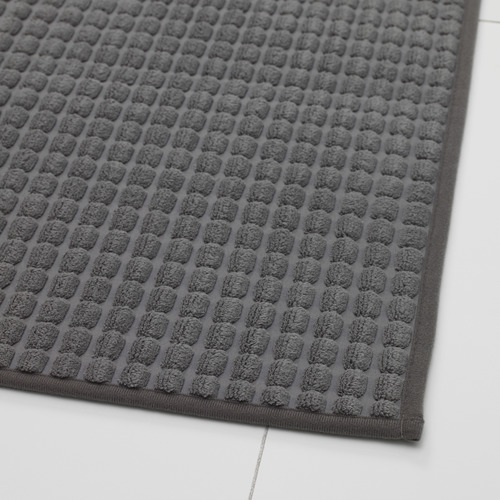 Primer plano de la alfombra de cocina texturizada en gris oscuro, que muestra su respaldo antideslizante y su diseño duradero.