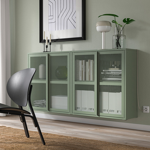 Armario metálico IVAR verde con puertas de malla, diseño industrial moderno, cabe debajo de un cuadro.