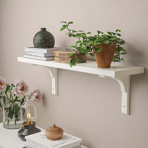 La estantería de pared blanca exhibe libros, plantas y decoración. Soporta hasta 10 kg distribuidos uniformemente.