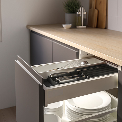 Cajón de cocina con bandeja para cuchillos UPPDATERA, que organiza los cuchillos de forma segura y los mantiene afilados.
