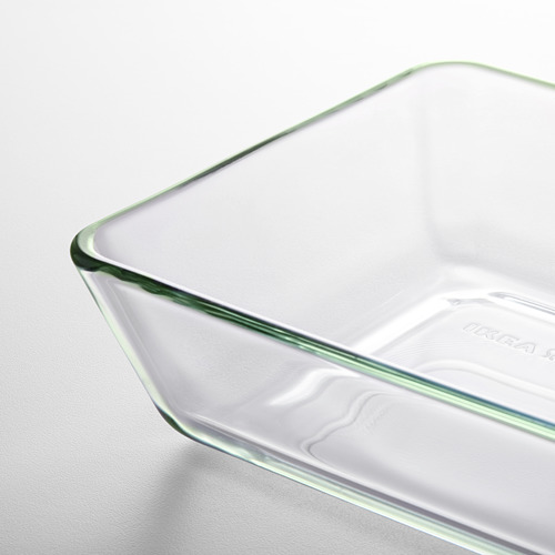 Plato de horno de vidrio transparente, de alta calidad, apto para microondas y horno, que se muestra en una superficie blanca lisa. Diseño simple y atemporal.