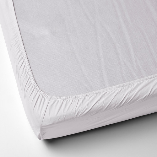 Sábana bajera blanca, bordes elásticos, supersuave, 100% poliéster reciclado, se adapta a colchones de hasta 16 cm de grosor.