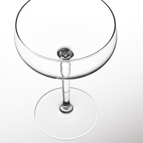 Vaso con elegante y ancha cazoleta sobre un tallo delgado y una base redonda; Diseño prístino, claro y de alta calidad.