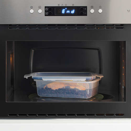 Recipiente de plástico para alimentos dentro del microondas; Probablemente recalentando las sobras.