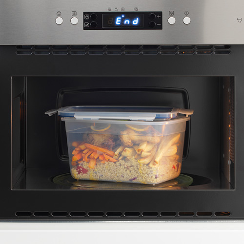 Microondas con verduras cocidas, apto para almacenar y recalentar las sobras. La pantalla lee fin.