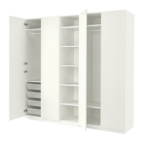 Armario PAX blanco, tres puertas abiertas que revelan estantes y almacenamiento plegado.