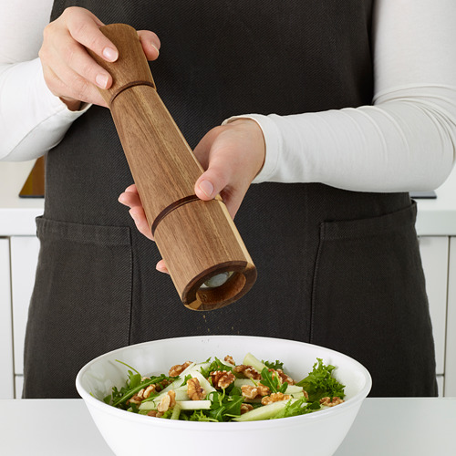Ensalada de pimientos sazonados por la persona