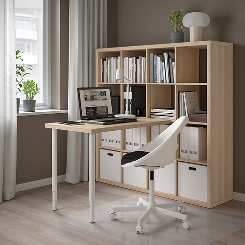 Oficina en casa con escritorio, silla y estantería KALLAX.