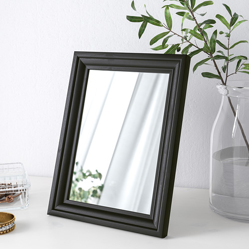 Espejo con marco negro, plantas, contenedor, joyas, montaje en pared.